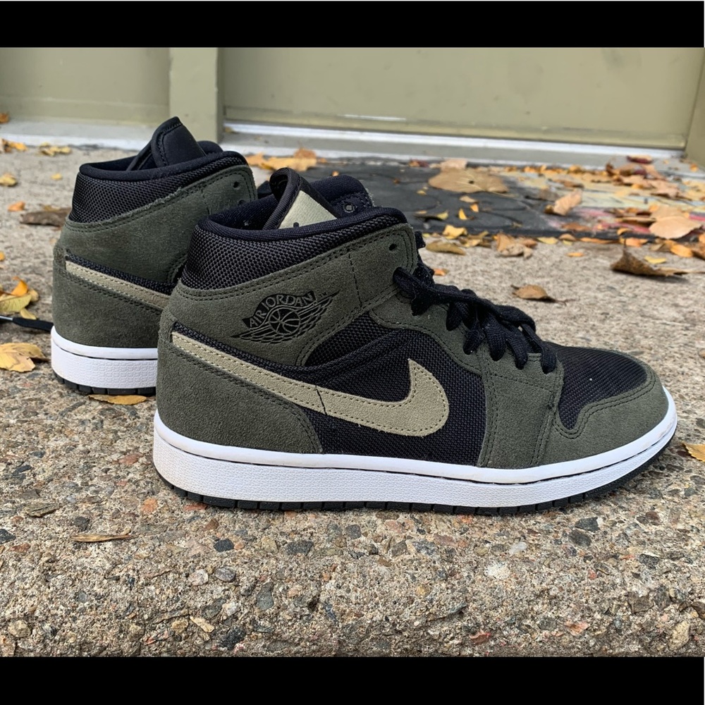 Jordan 1 olive green